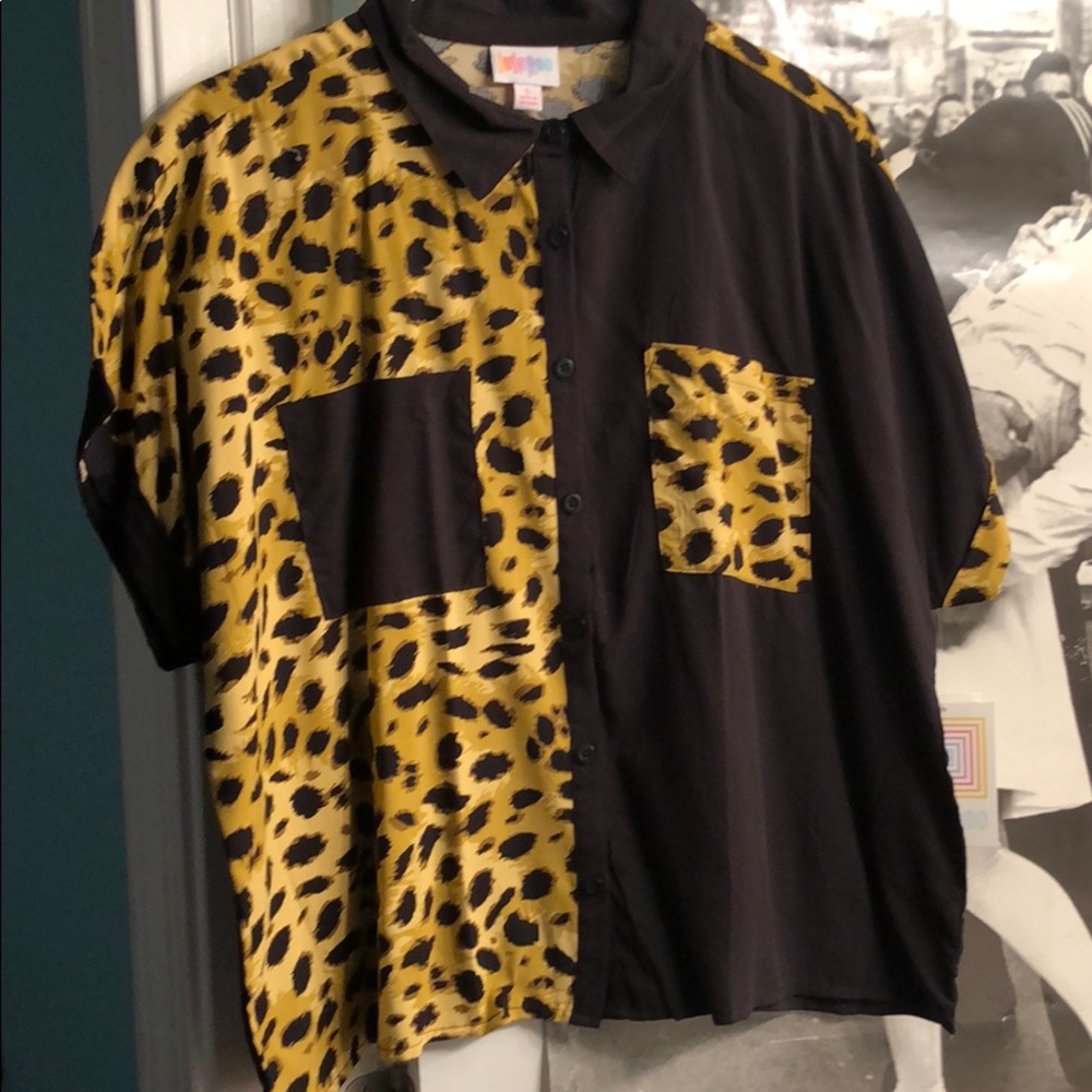 Lularoe Cheetah print Amy shirt